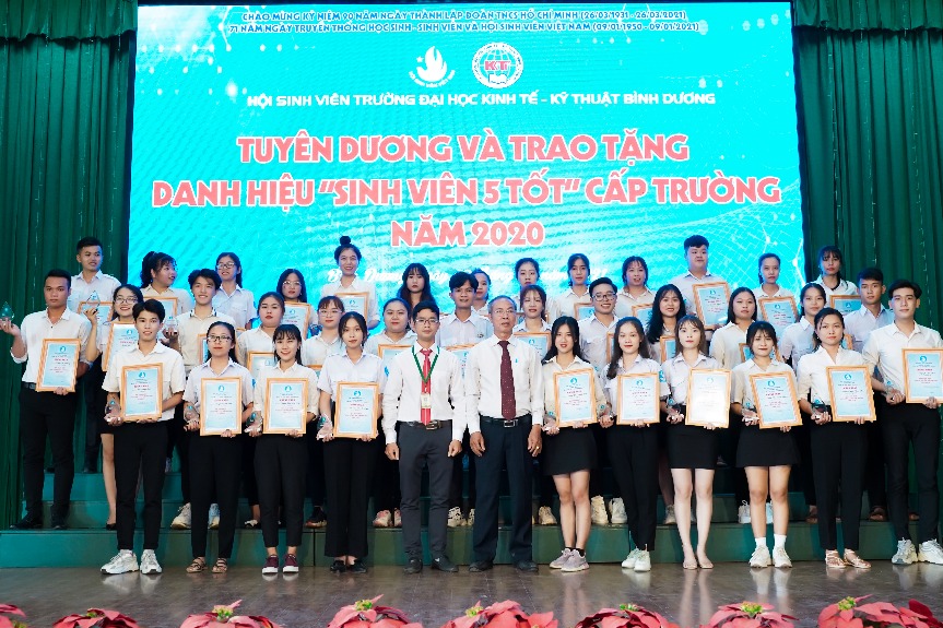 Lễ kỷ niệm 71 năm Ngày truyền thống học sinh - sinh viên và Hội Sinh viên Việt Nam (09/01/1950 – 09/01/2021)