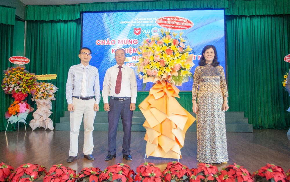 Trường Đại học Kinh tế - Kỹ thuật Bình Dương kỷ niệm 40 năm ngày Nhà giáo Việt Nam (20-11)