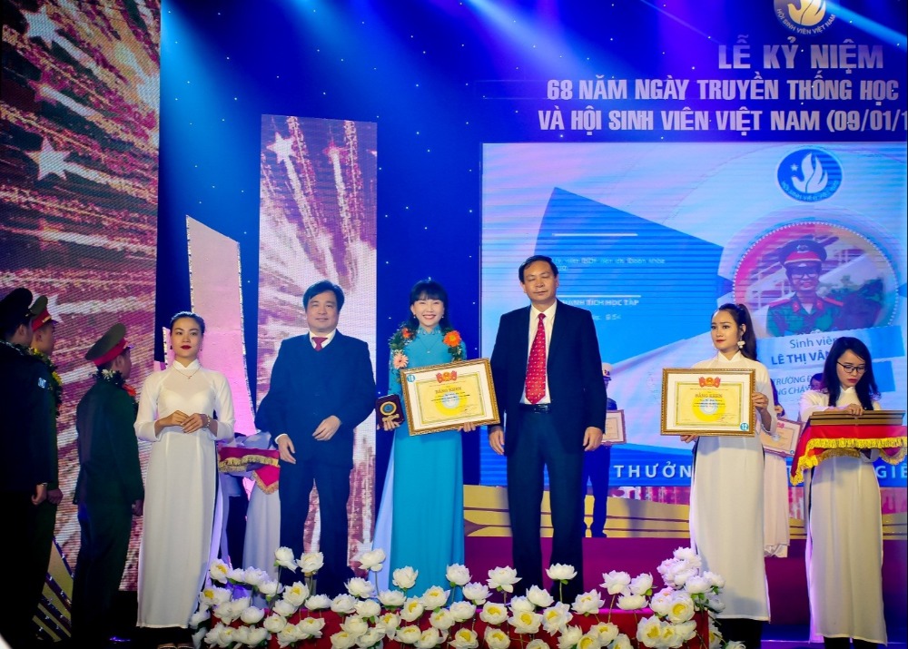 Sinh viên BETU vinh dự nhận cú đúp danh hiệu và giải thưởng do Trung Ương Hội Sinh Viên Việt Nam trao tặng